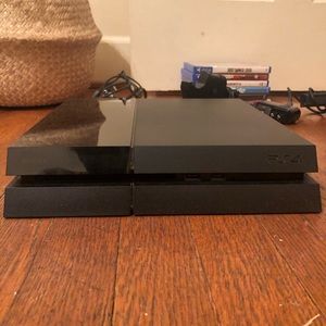 Play station 4 (with controller and games!)